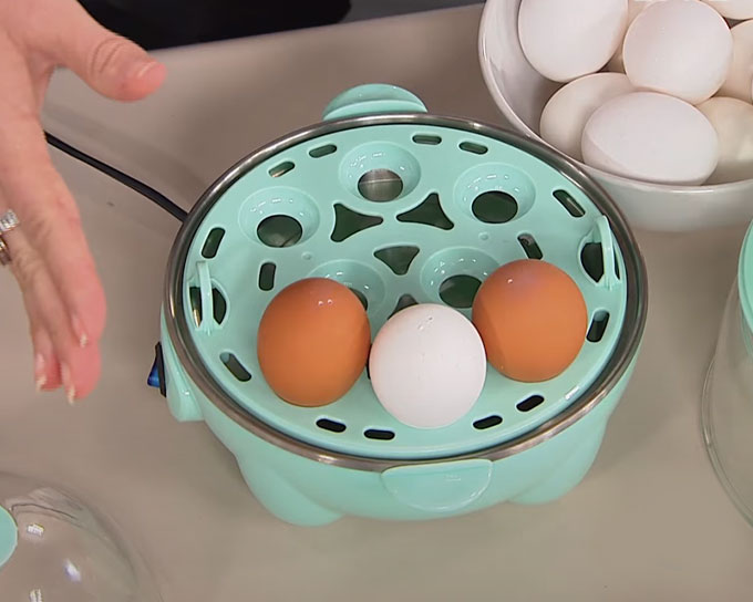 https://www.cookerquery.com/wp-content/uploads/2021/04/How-much-Water-for-Egg-Cooker1.jpg